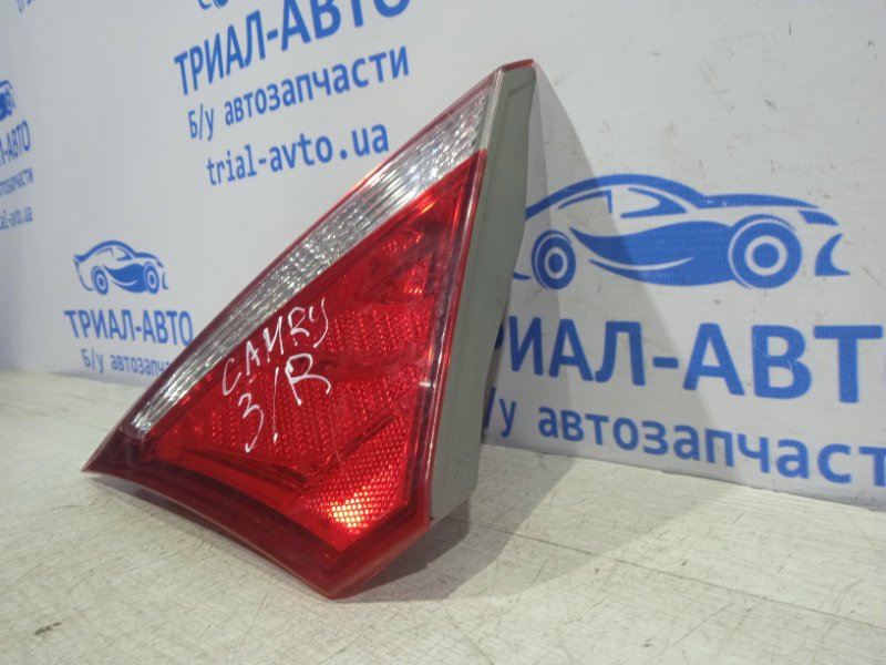 Фонарь задний внутренний правый задний правый Toyota Camry 55