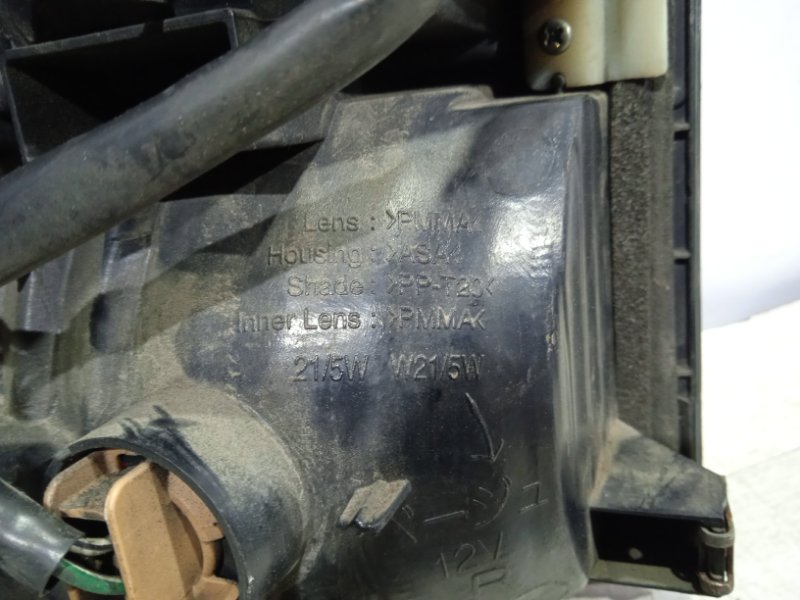 Фонарь задний внешний правый задний правый Toyota Land Cruiser J100 4.7