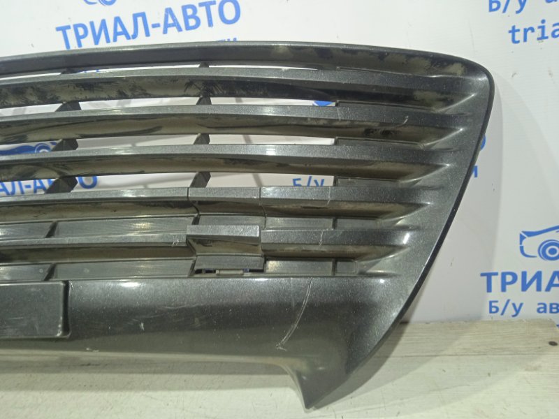 Решетка бампера центральная Toyota Camry 55