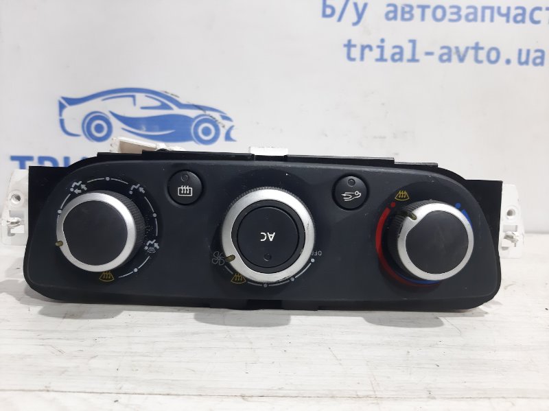 Блок управления климат-контролем Renault Megane 2009-2016 3 275105840R Б/У