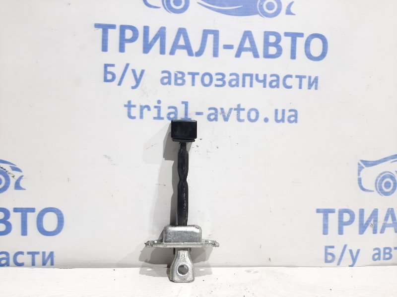 Ограничитель двери передний правый Mitsubishi Lancer 2007-2017 10 1.5 5702A079 Б/У