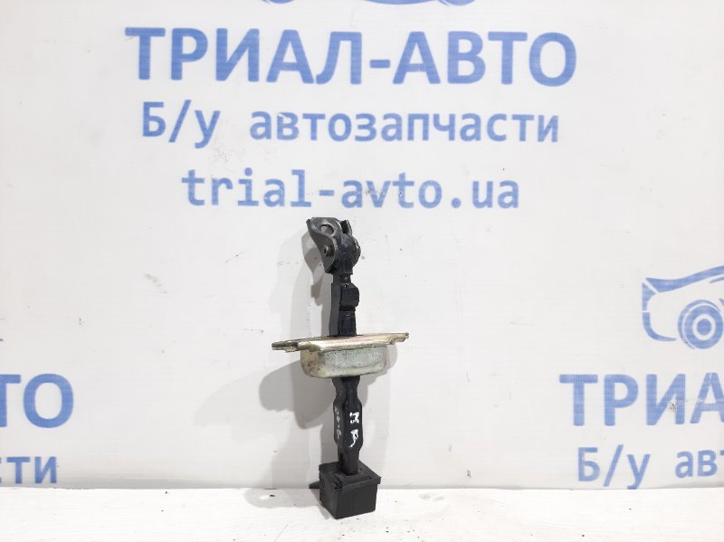 Ограничитель двери передний правый Mitsubishi Outlander 2003-2007 CU 5702A084 Б/У