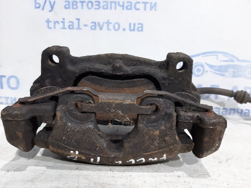 Суппорт передний правый Land Rover Freelander L359 2.2 дизель