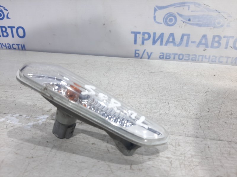 Повторитель поворотника левый KIA Sorento 2009-2014 XM 2.0 diesel 923032P000 Б/У