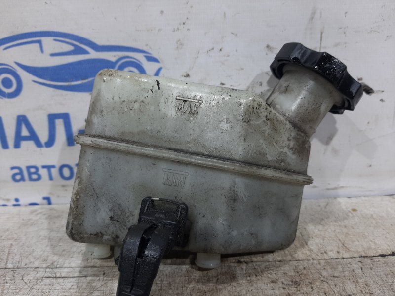 Бачок главного тормозного цилиндра Hyundai Tucson 2004-2009 JM 2.0 дизель 585292E600 Б/У