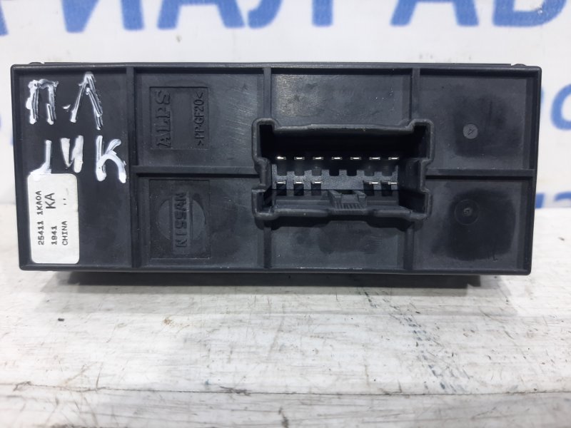 Кнопка стеклоподъемника Juke 2010-2019 F15 1.6 turbo MR16DDT
