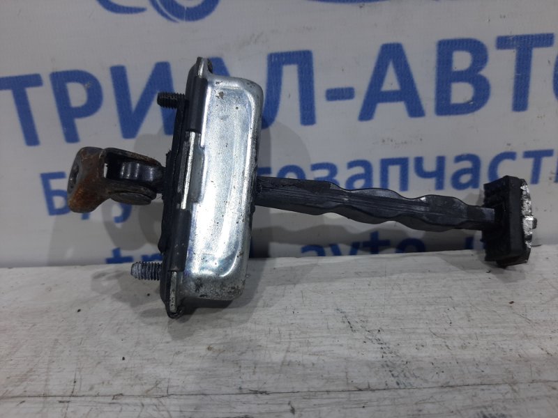 Ограничитель двери передний правый KIA Ceed 2006-2012 ED 1.4 793901H500 Б/У