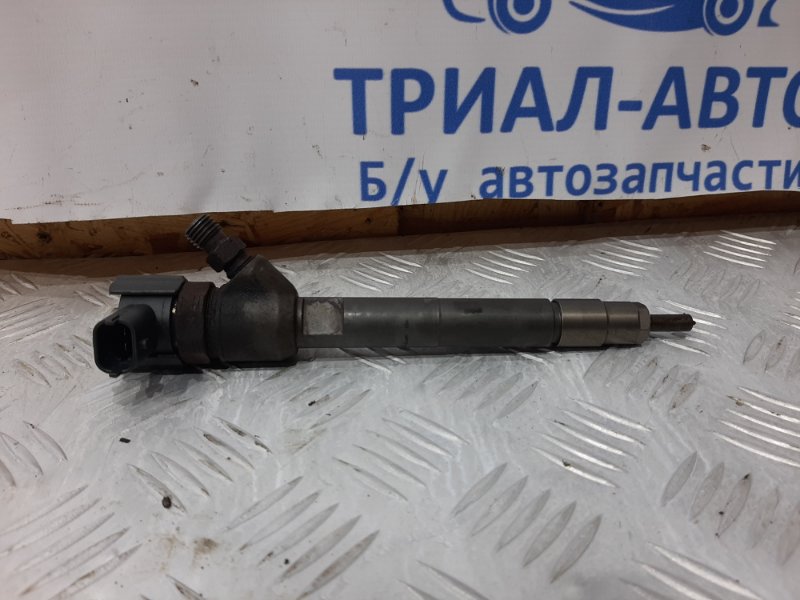 Форсунка топливная Hyundai IX35 2010-2017 LM 2.0 diesel 338002F300 Б/У