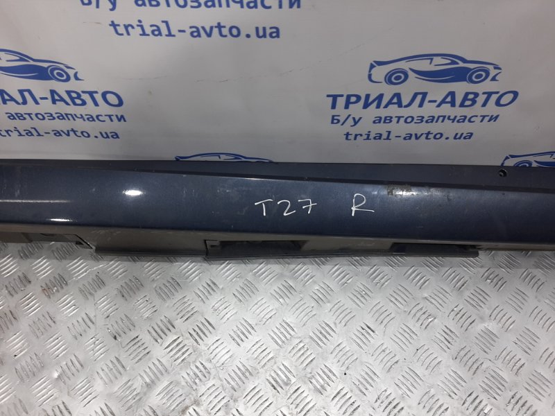 Накладка порога внешняя правая правая Toyota Avensis T27 1.8 бензин