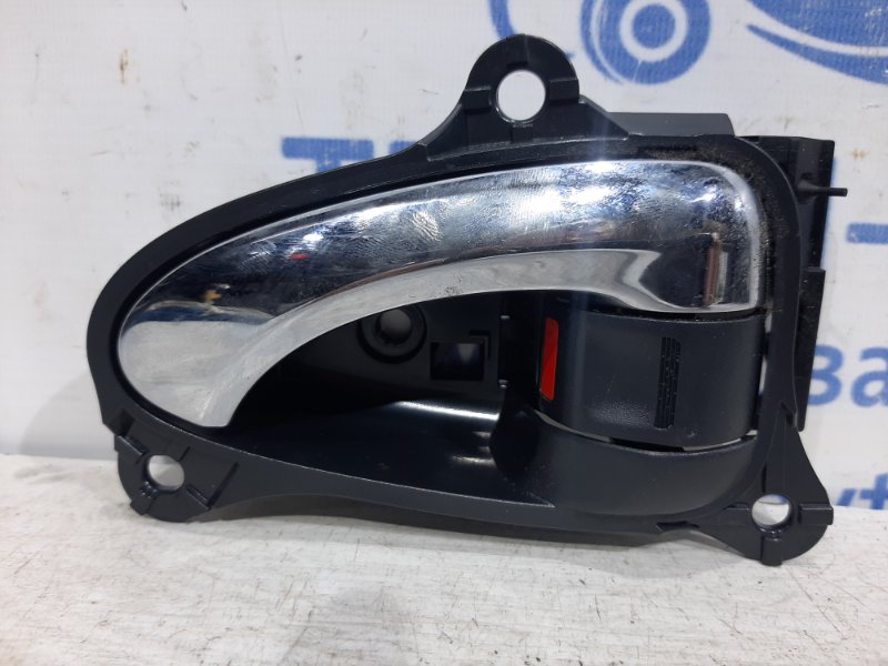 Ручка двери внутренняя левая Toyota RAV 4 2005-2012 A30 2.0 бензин 6920633100B0 Б/У