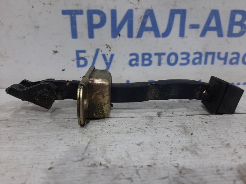 Ограничитель двери задний левый Mitsubishi Pajero Wagon 1999-2006 3 3.2 дизель MR380851 Б/У