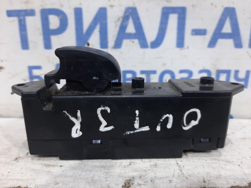 Кнопка стеклоподъемника Mitsubishi Outlander 2003-2007 CU 2.4 MR502239 Б/У