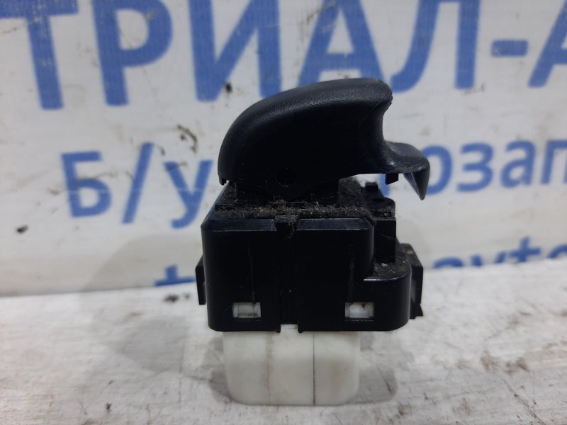 Кнопка стеклоподъемника Mitsubishi Pajero Wagon 1999-2006 3 3.2 дизель MR445659 Б/У