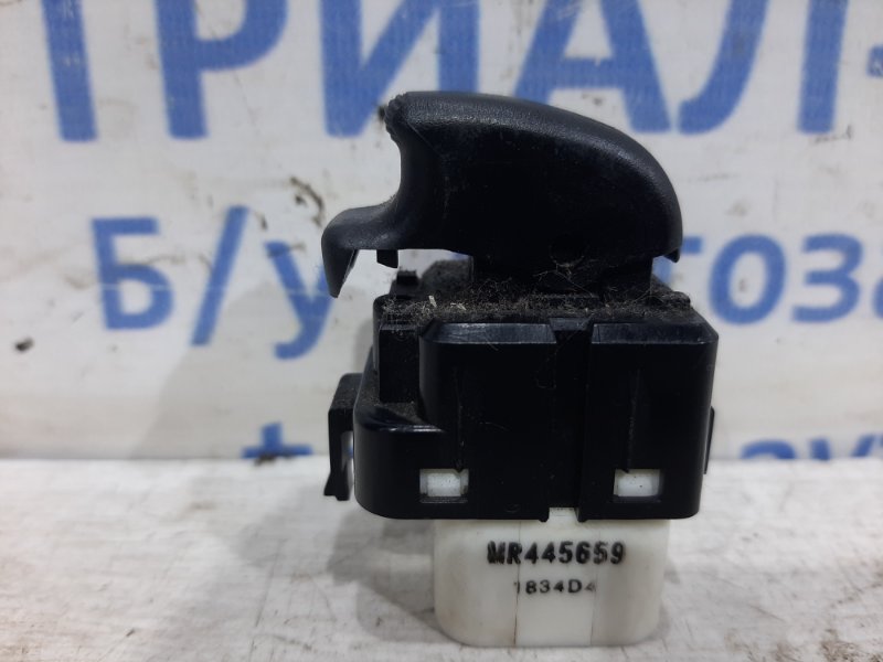 Кнопка стеклоподъемника Mitsubishi Pajero Wagon 1999-2006 3 3.2 дизель MR445659 Б/У