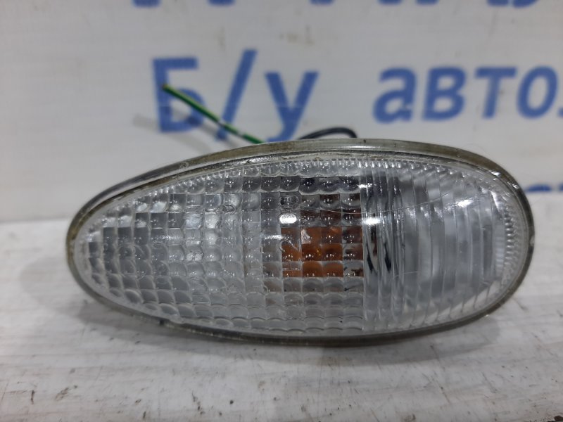 Повторитель поворотника Mitsubishi Pajero Wagon 1999-2006 3 3.2 дизель MR522027 Б/У