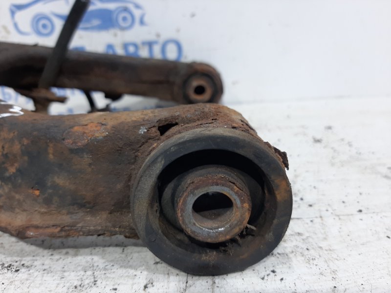 Рычаг передний верхний левый Mitsubishi Pajero Wagon 3 3.2 дизель Рычаг передний верхний левый Mitsubishi Pajero Wagon 3 3.2 дизель