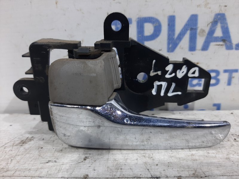 Ручка двери внутренняя левая Mitsubishi L200 2006-2015 KB 2.5 дизель 4D56U MN105359 Б/У