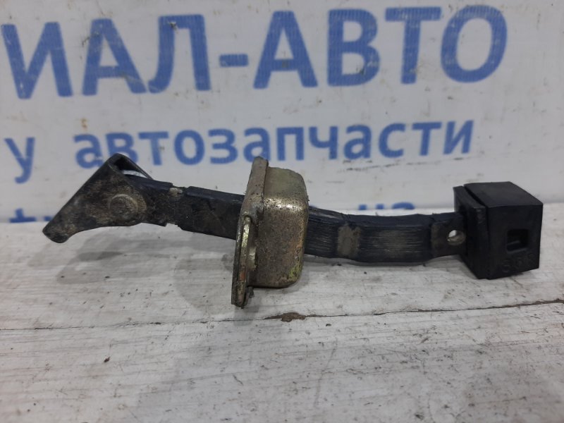 Ограничитель двери задний правый Mitsubishi Outlander 2003-2007 CU 2.4 5702A076 Б/У