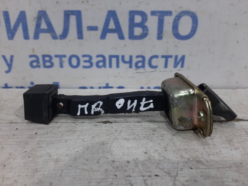 Ограничитель двери передний правый Mitsubishi Outlander 2003-2007 CU 2.4 5702A084 Б/У