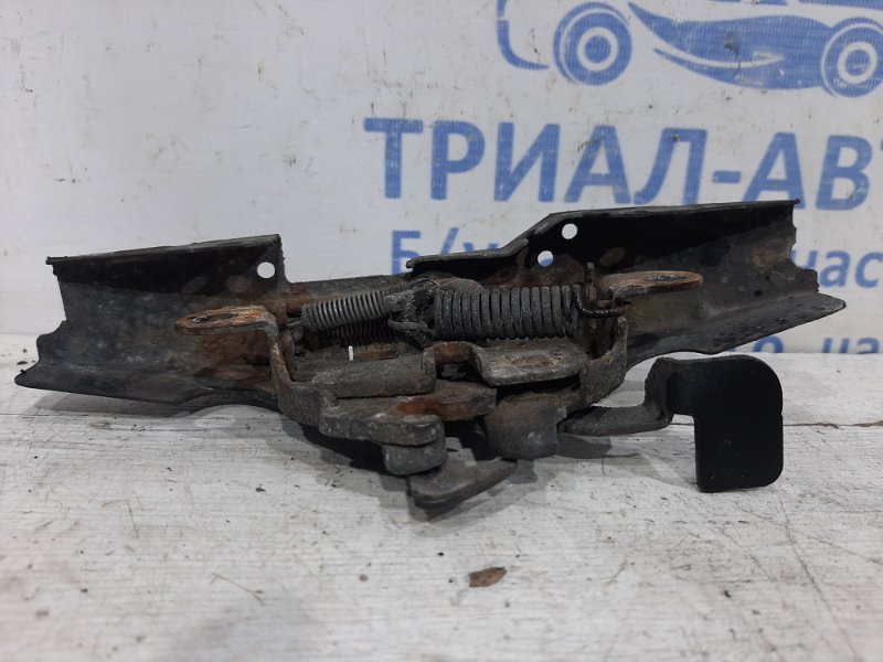 Замок капота Toyota Avensis T25 2.0 diesel