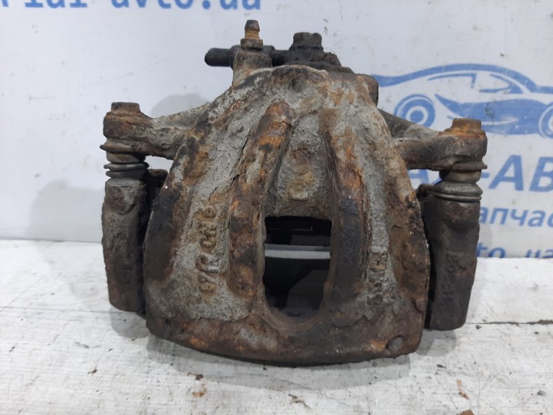 Суппорт передний правый Toyota Avensis 2003-2009 T25 2.0 diesel 4773005060 Б/У