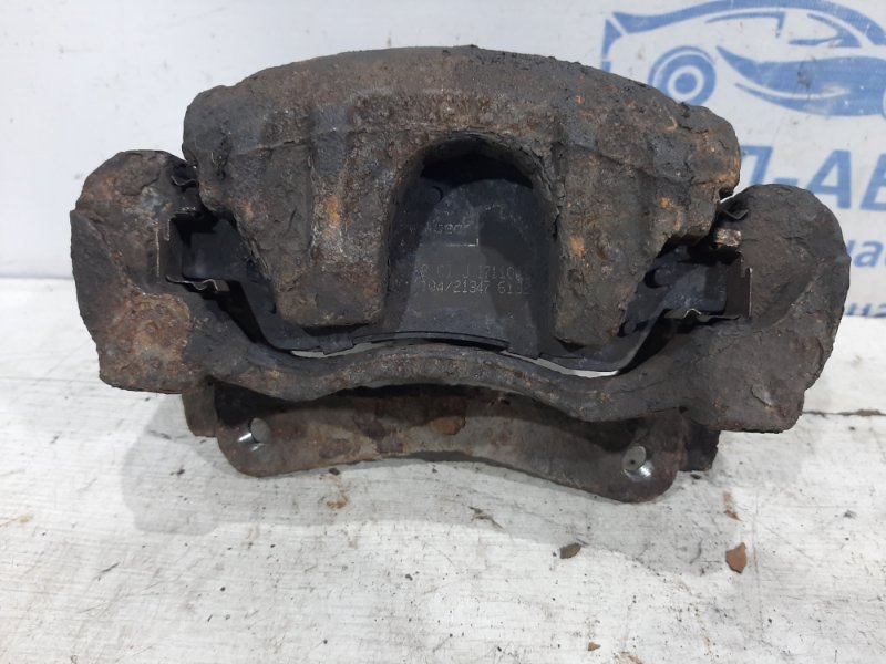 Суппорт передний правый Avensis 2003-2009 T25 2.0 diesel