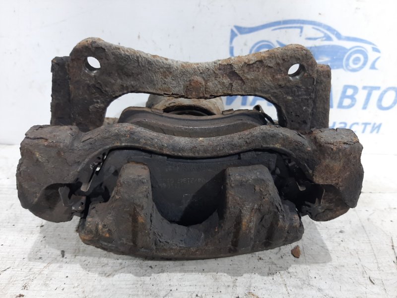 Суппорт передний правый Avensis 2003-2009 T25 2.0 diesel