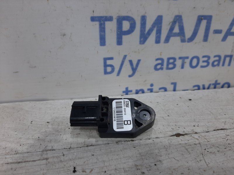 Датчик удара Toyota Avensis 2003-2009 T25 2.0 diesel 8983105010 Б/У