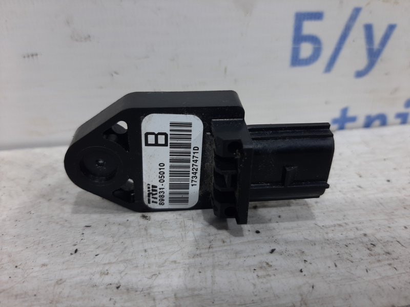 Датчик удара Toyota Avensis 2003-2009 T25 2.0 diesel 8983105010 Б/У