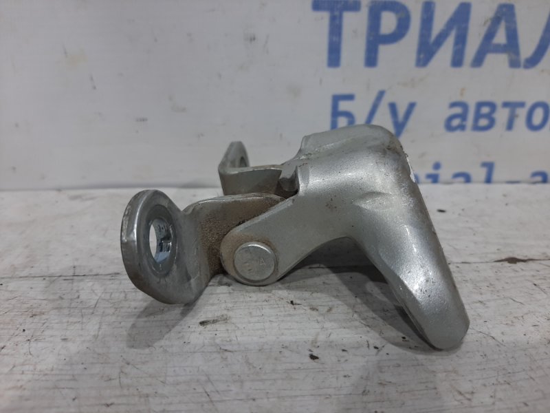 Петля двери задней правой верхняя Toyota Avensis 2003-2009 T25 2.0 diesel 6875020121 Б/У