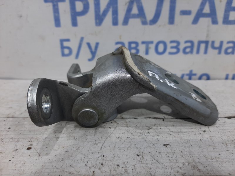 Петля двери передней правой верхняя передняя Toyota Avensis 2003-2009 T25 2.0 diesel 687100D010 Б/У