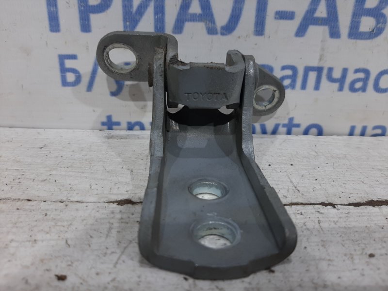 Петля двери передней правой верхняя передняя Toyota Avensis T25 2.0 diesel