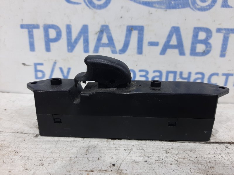 Кнопка стеклоподъемника передняя правая Mitsubishi Pajero Sport 1996-2008 K9 2.5 Diesel MR194819 Б/У