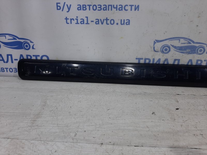 Накладка двери передняя левая Pajero Sport 1996-2008 K9 2.5 Diesel