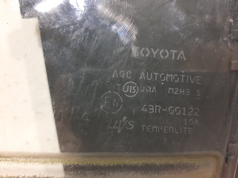 Стекло двери заднее правое Toyota RAV 4 A30 2.0 бензин