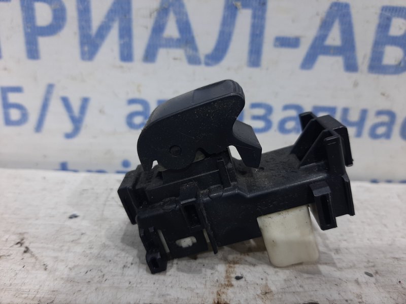 Кнопка стеклоподъемника Toyota RAV 4 2005-2012 A30 2.0 бензин 8481052030 Б/У