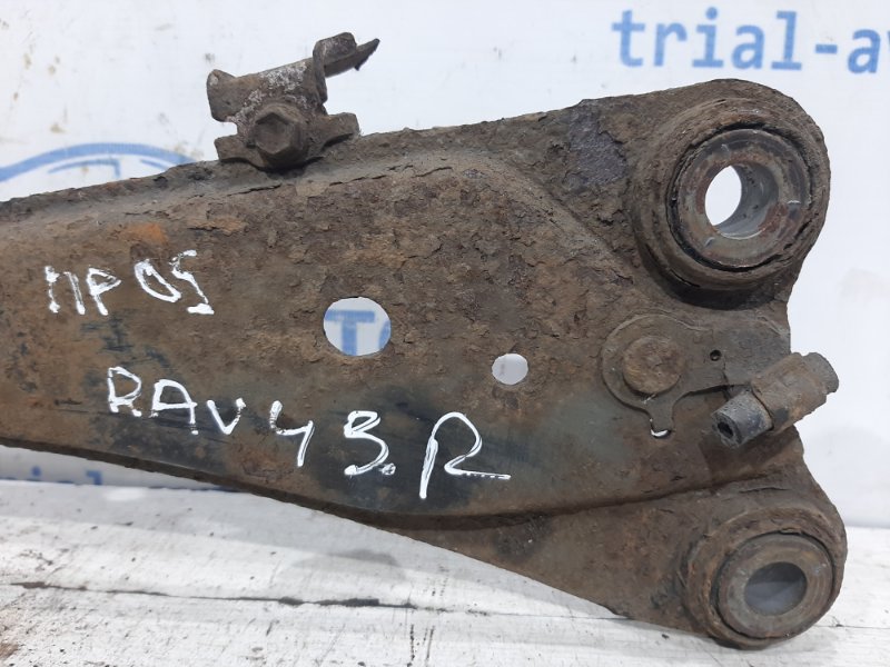 Рычаг задней подвески продольный правый Toyota RAV 4 A30 2.0 бензин