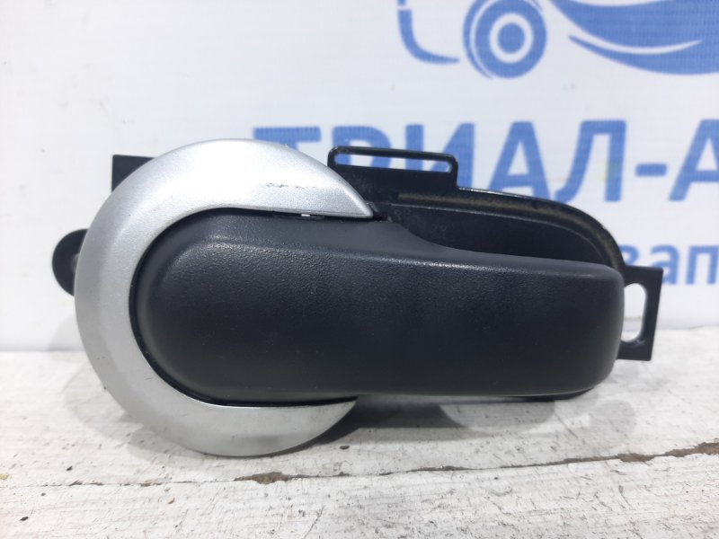 Ручка двери внутренняя правая Nissan Tiida 2004-2014 C11 1.6 Бензин HR16 МКПП 80670EL00D Б/У
