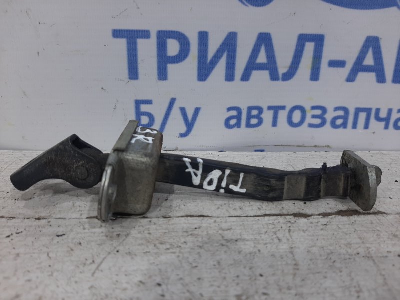 Ограничитель двери задний правый Nissan Tiida 2004-2014 C11 1.6 Бензин HR16 МКПП 82430ED00A Б/У