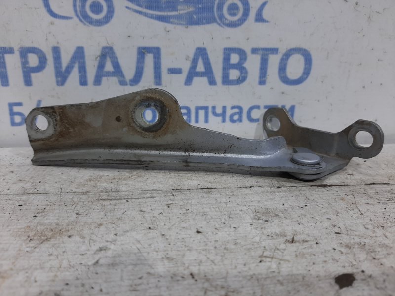 Петля капота левая Mitsubishi L200 2006-2015 KB 2.5 дизель 4D56U МКПП MR473529 Б/У