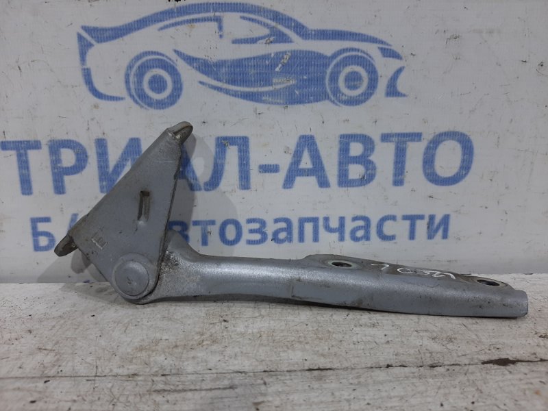 Петля капота левая L200 2006-2015 KB 2.5 дизель 4D56U МКПП