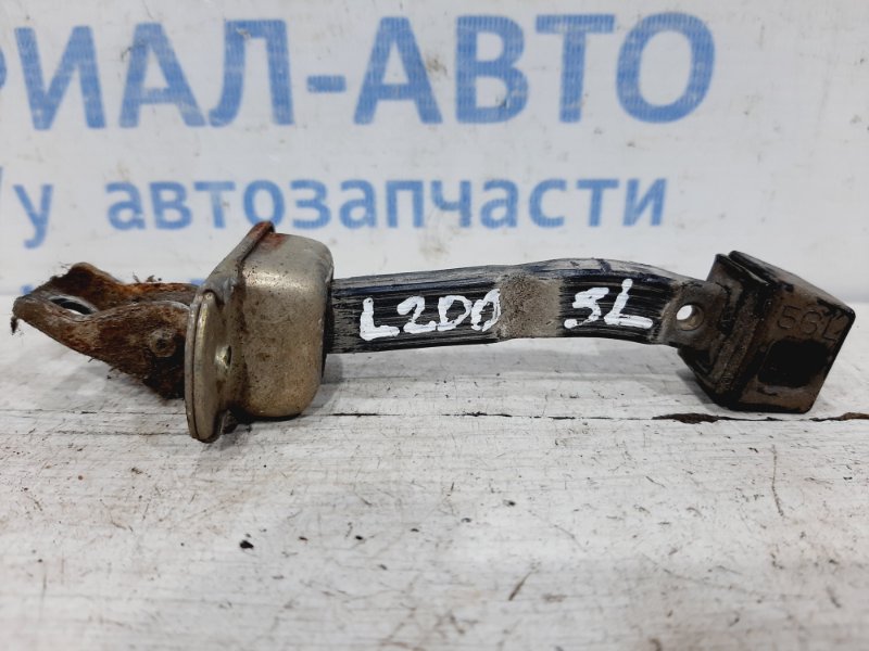 Ограничитель двери задний левый Mitsubishi L200 2006-2015 KB 2.5 дизель 4D56U MR959623 Б/У