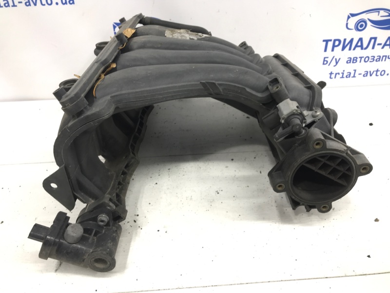 Коллектор впускной пластик Nissan Qashqai J10 2.0