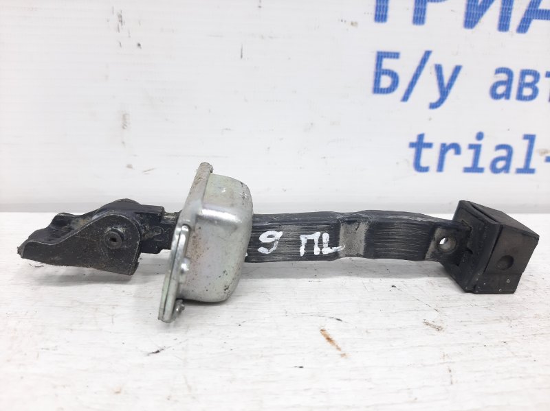 Ограничитель двери передний левый Mitsubishi Lancer 2003-2009 9 1.6 бензин 4G18 MR526777 Б/У