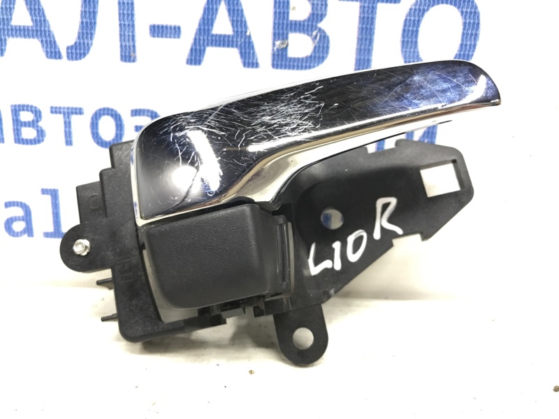 Ручка двери внутренняя правая Mitsubishi Lancer 2007-2017 10 1.8 бензин 4b11 MN105360 Б/У