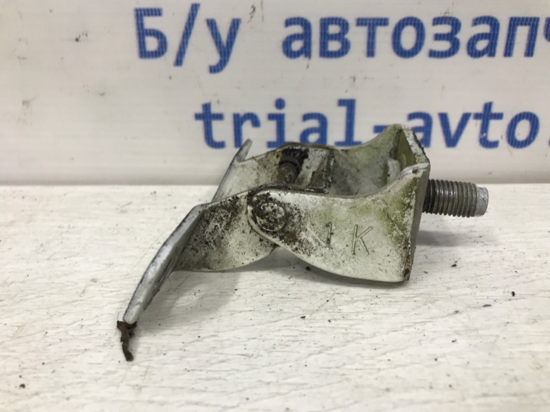 Петля крышки багажника Juke 2010-2019 F15 1.6 turbo MR16DDT