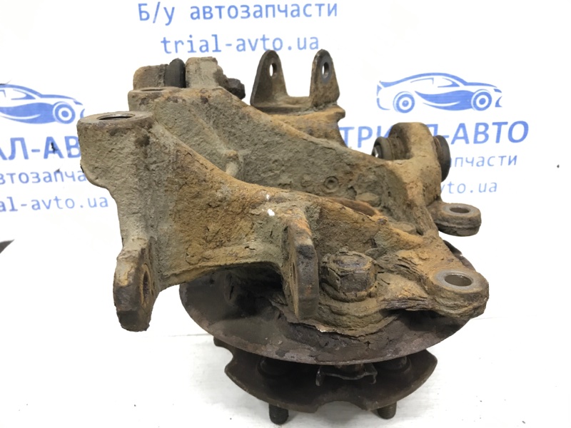Цапфа задняя левая со ступицей Toyota RAV 4 A30 2.2 diesel 2ADFTV