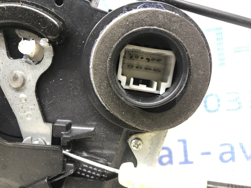 Замок двери задний правый Toyota RAV 4 A30 2.2 diesel 2ADFTV