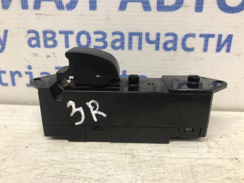 Кнопка стеклоподъемника Mitsubishi Outlander 2003-2007 CU 2.4 бензин 4G69 MR502239 Б/У