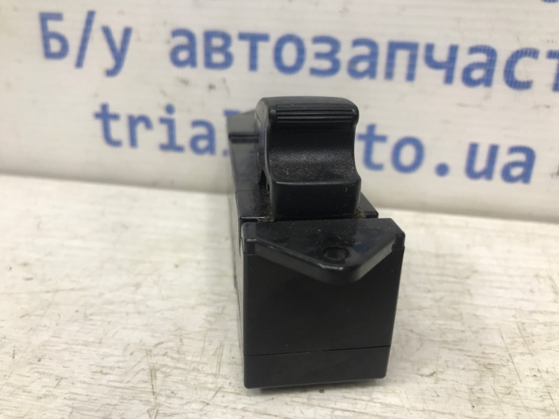 Кнопка стеклоподъемника Outlander 2003-2007 CU 2.4 бензин 4G69